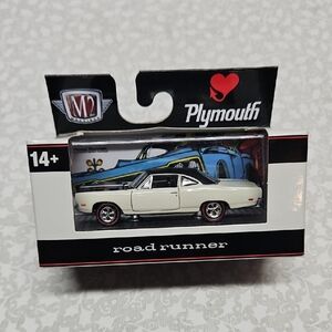 1969 Plymouth Road Runner HEMI Premium Die-cast Car R85 24-77